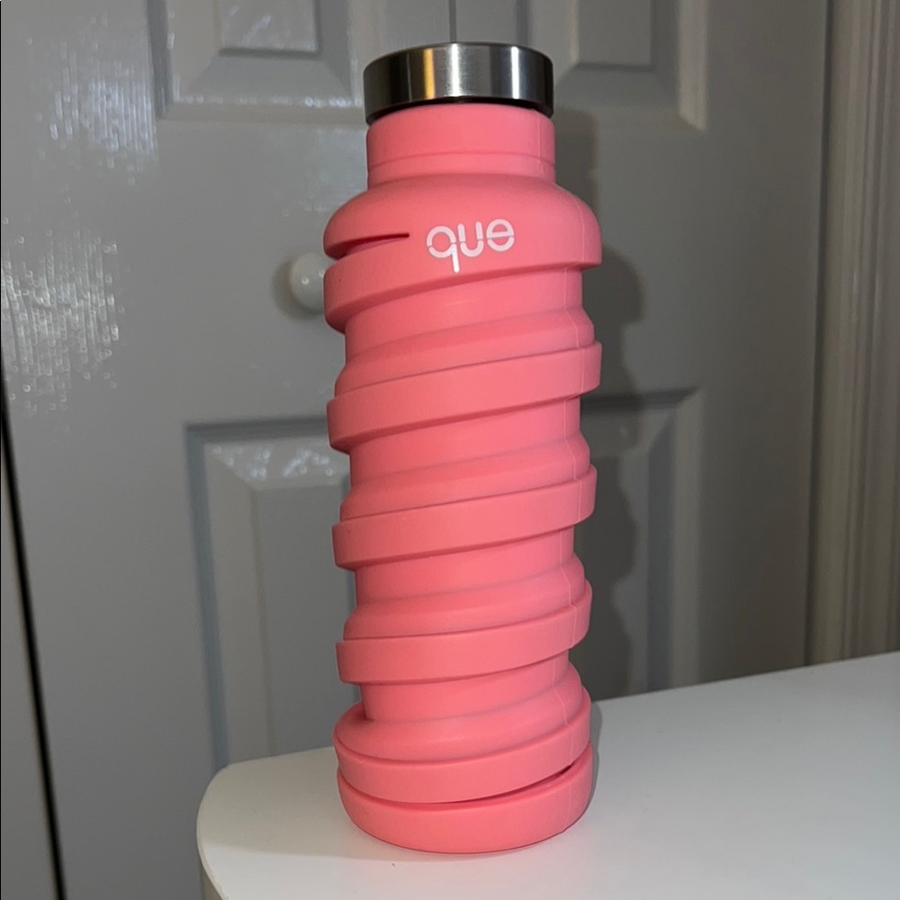 Que Collapsible Pink Water Bottle
